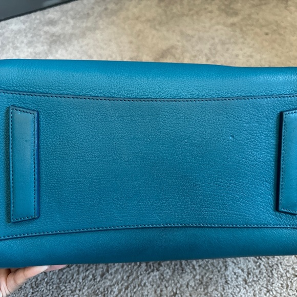 GIVENCHY
Antigona Medium Goatskin Bag (Teal) - Picture 7 of 7